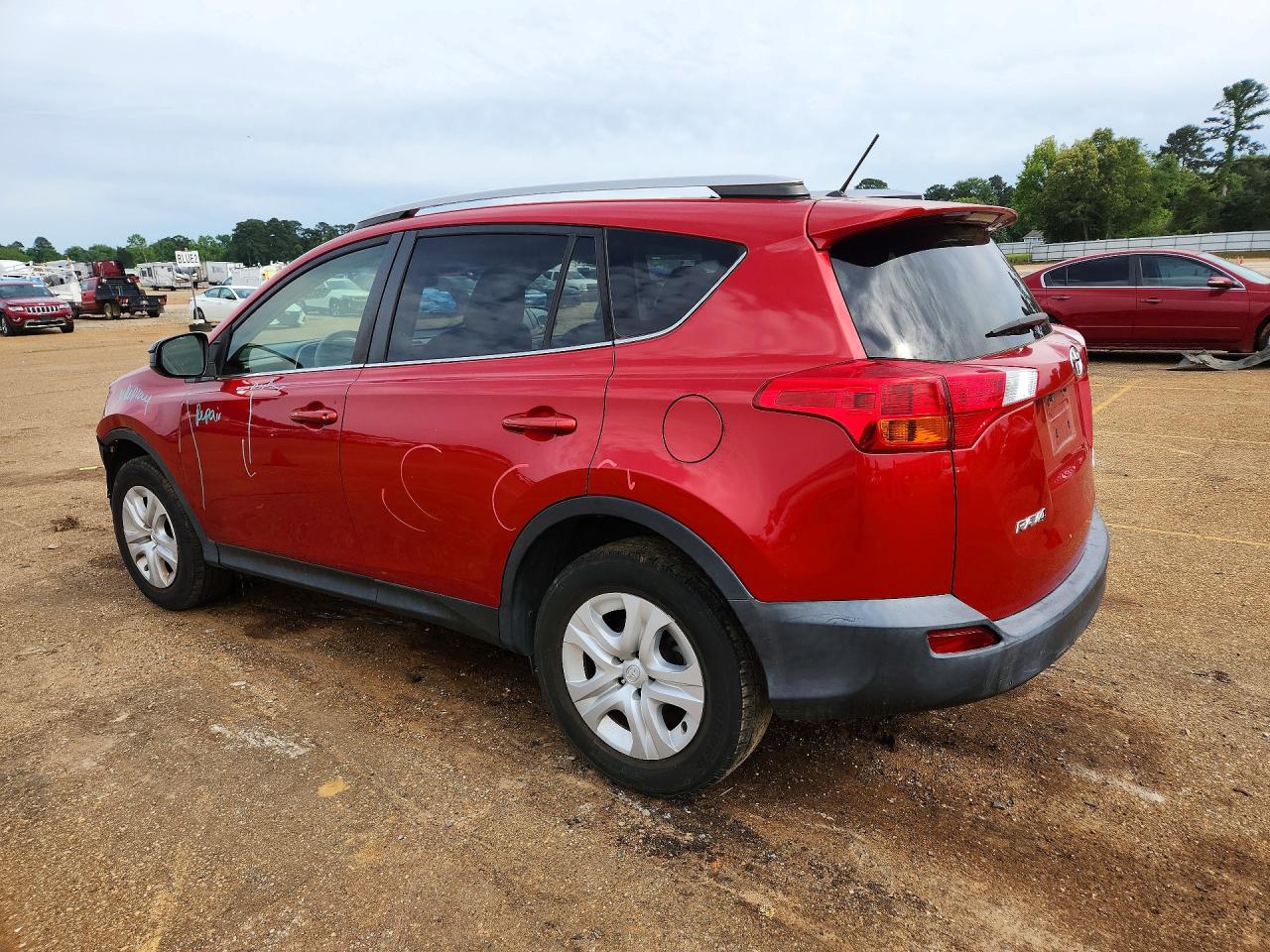 2015 TOYOTA RAV 4 — VIN JTMBFREV9FJ030357 — photo 2